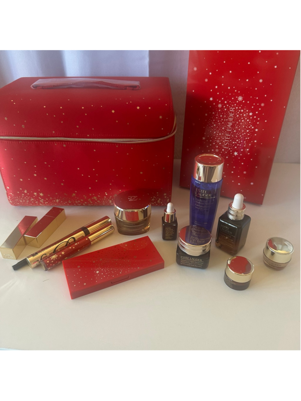 New Estée Lauder Blockbuster Makeup & Skincare Holiday Gift Set + Train Case⁠